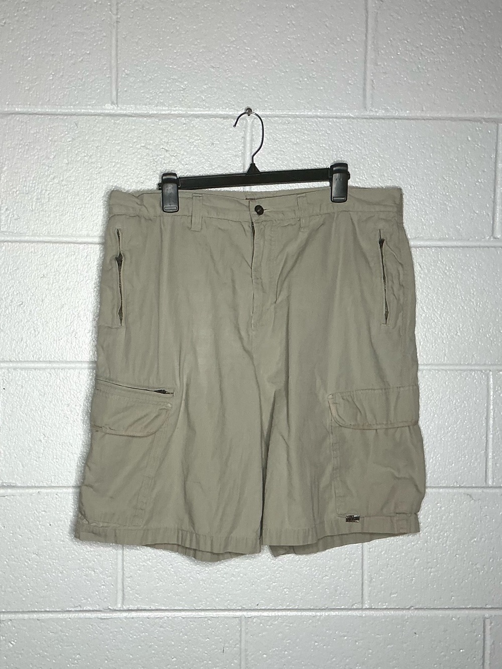 < Y2K Tony Hawk Khaki Cargo Skater Shorts 38” >